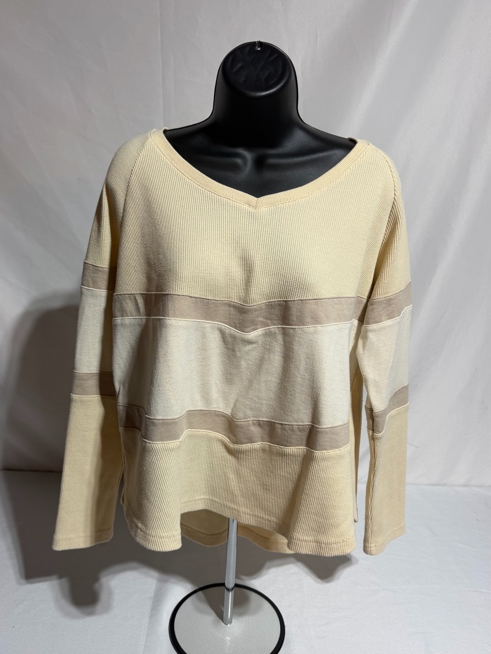 Earthbound Trading Co Cream Colorblock V-Neck Top Waffle Knit Size Medium